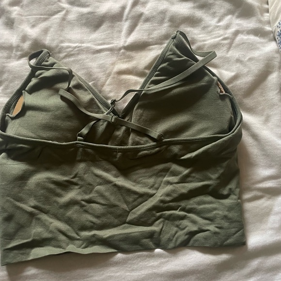 Green activewear crop top - Picture 3 of 3